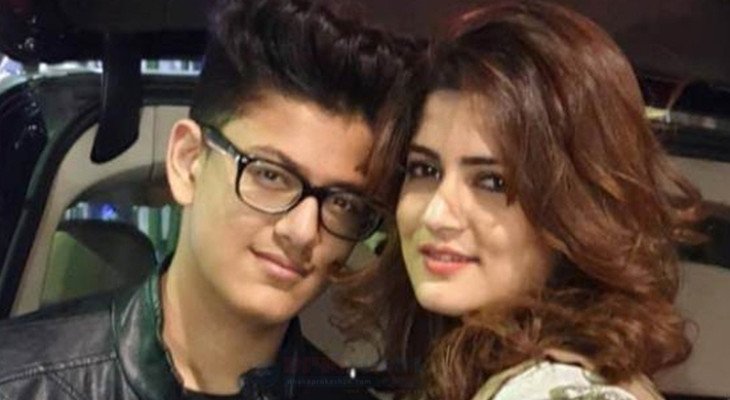 ছেলের বন্ধুরা আমাকে ‘দিদি’ বলে ডাকে: শ্রাবন্তী